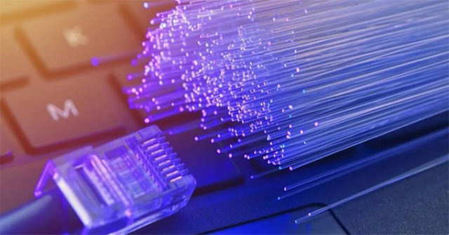 Con chip lập kỷ lục truyền 184 petabit dữ liệu mỗi giây