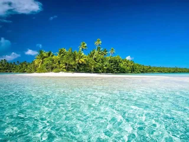 Tuvalu: Tám người đứng cùng nhau