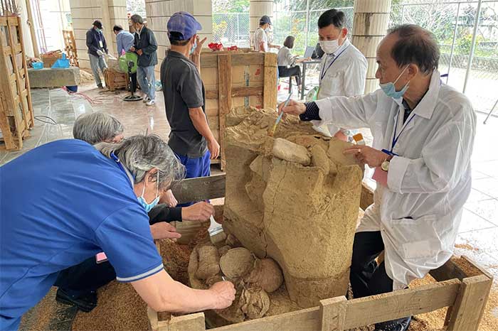 Phát hiện mộ chum nghìn năm trong lòng hồ thủy lợi ở Quảng Ngãi