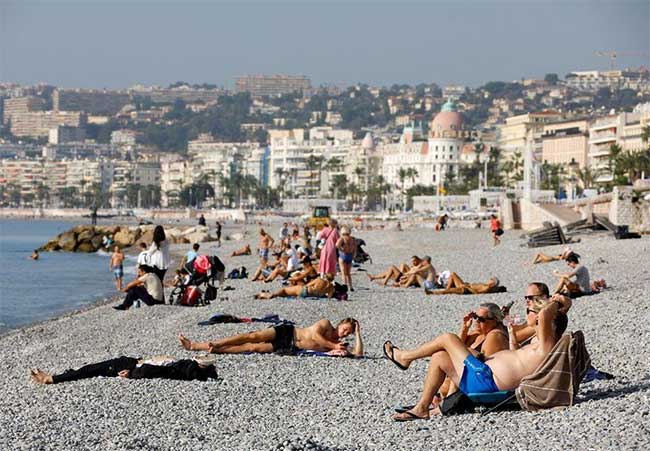 Pháp và Tây Ban Nha trải qua mùa thu ấm bất thường