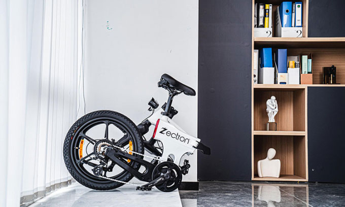 Xe đạp điện Zectron có thể gấp gọn để dễ dàng cất giữ hoặc vận chuyển.