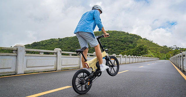 Xe đạp điện gấp có thể chạy 120km sau một lần sạc