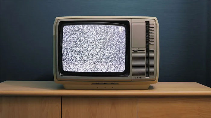 Nhiễu hạt trắng thường gặp trên các TV đời cũ.