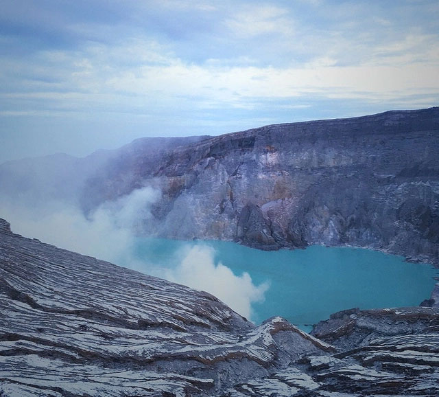  Khu phức hợp núi lửa này nằm ở Indonesia. 