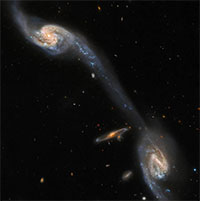 Kính Hubble chụp ảnh "cây cầu" nối hai thiên hà