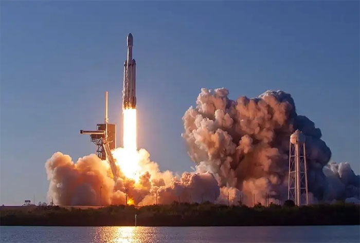  Chuyến bay thương mại đầu tiên của Falcon Heavy vào tháng 4/2019. 