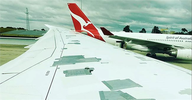 Cánh máy bay dán băng keo khiến dân tình xôn xao, chuyên gia khẳng định "rất an toàn"