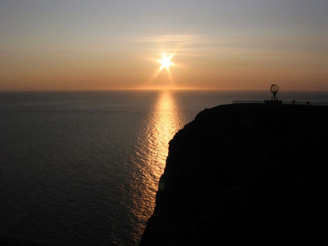 Mặt trời lúc nửa đêm vào mùa hè ở Na Uy.