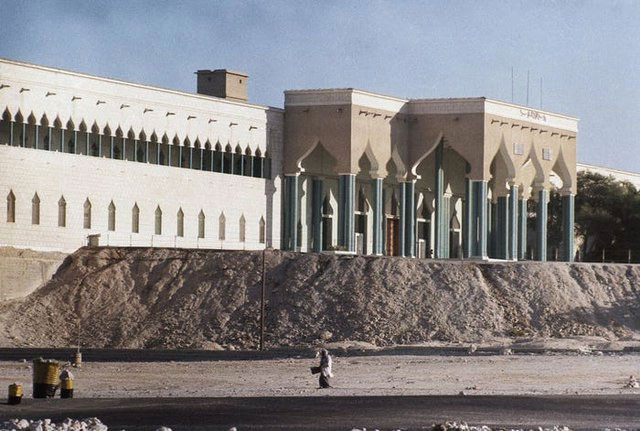  Cung điện của nhà cầm quyền Sheikh ở Doha, Qatar vào năm 1971. 
