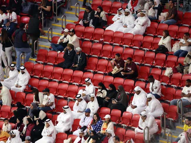 Chuyện buồn phía sau hàng nghìn ghế trống trong trận mở màn World Cup 2022 ở Qatar