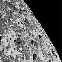 Cận cảnh bề mặt "lồi lõm" của Mặt trăng được chụp bởi tàu vũ trụ Orion
