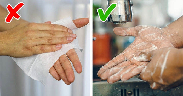 Lau tay bằng khăn giấy diệt khuẩn trước hoặc sau khi ăn