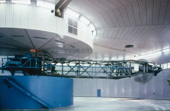 Máy ly tâm dùng để đào tạo phi hành gia tại Trung tâm vũ trụ có người lái của NASA