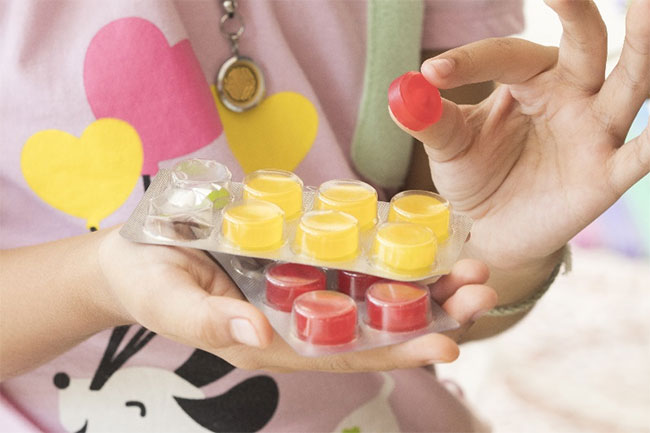 Làm gì khi đau rát cổ họng lúc giao mùa và trời lạnh?