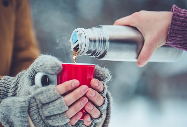 Khi dùng bình giữ nhiệt, mọi người không nên thay đổi đột ngột nhiệt độ nước từ nóng sang lạnh