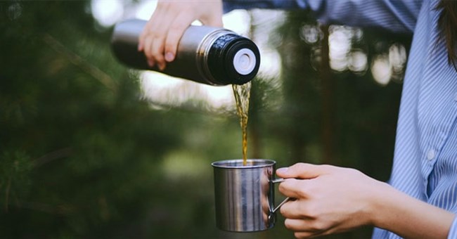Chuyên gia cảnh báo dùng bình giữ nhiệt đựng loại nước này dễ sinh độc, gây ung thư
