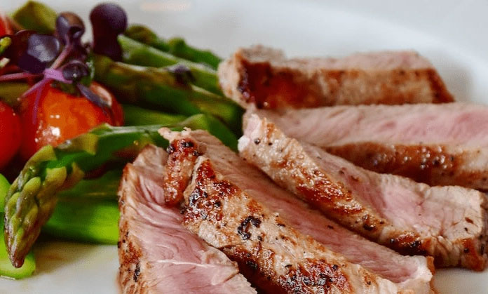 Thịt đỏ có thớ cơ, hàm lượng chất béo cao, đặc biệt là hàm lượng axit béo no. 