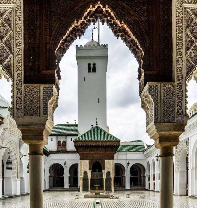 Với lịch sử gần 1200 năm, mọi ngóc ngách của Đại học Al-Qarawiyyin đều nhuốm màu cổ kính.
