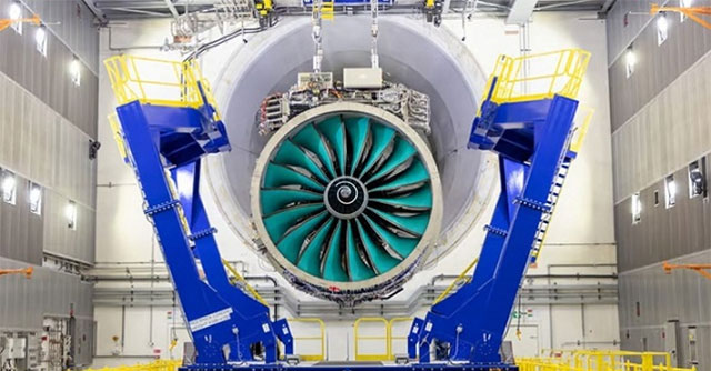 Rolls-Royce lắp ráp xong động cơ máy bay lớn nhất thế giới