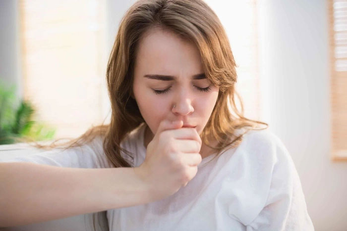  Ho khan là một trong những triệu chứng của cảm cúm 