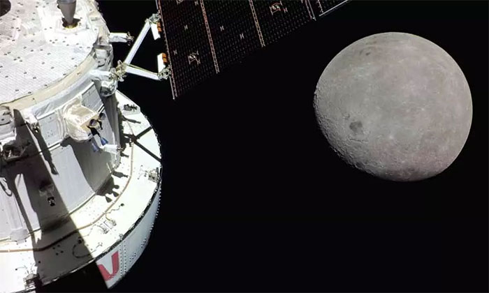 Hình ảnh Mặt trăng bên tàu vũ trụ Orion thuộc sứ mệnh Artemis 1 