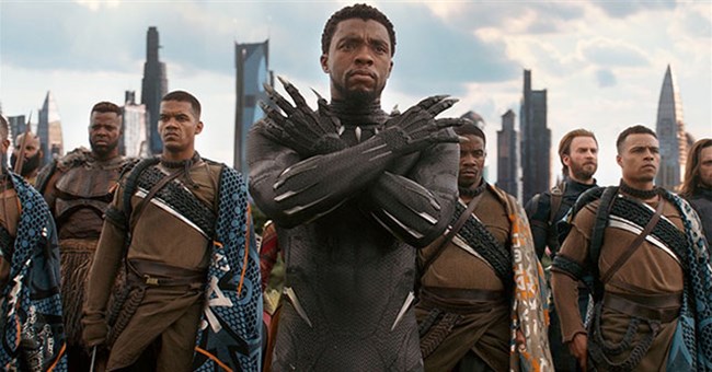 Hai kim loại mạnh bậc nhất Marvel trên bàn cân so sánh