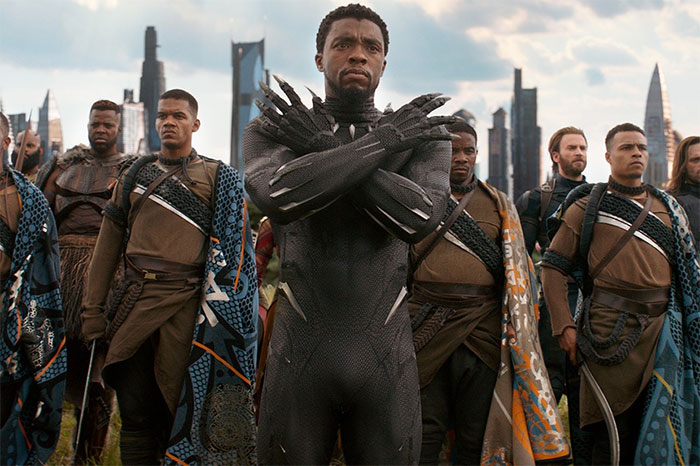  Black Panther và bộ giáp vibranium. 