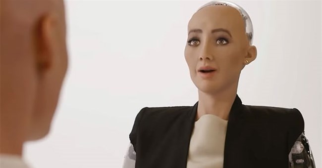 Cuộc đối thoại gây sốc của robot Sophia với "cha đẻ" của chính mình