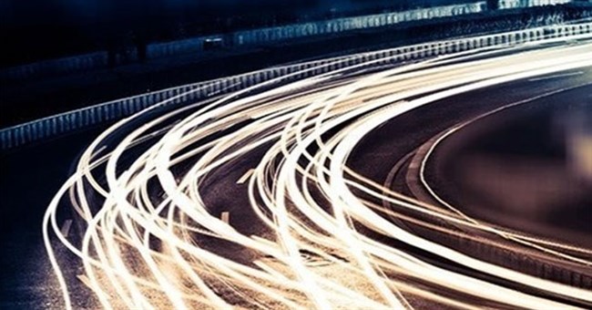 Vũ trụ trông như thế nào khi phá vỡ tốc độ ánh sáng?