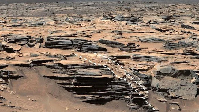 NASA phát hiện mỏ đá quý trên sao Hỏa, sinh vật ngoài hành tinh đang “canh giữ”?