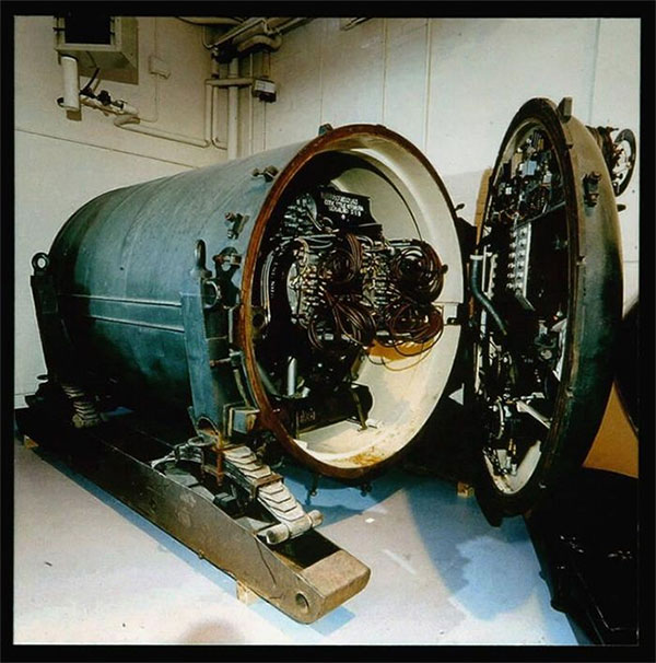 Nguyên mẫu của một quả mìn hạt nhân.