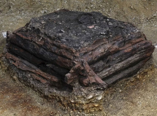Tìm thấy giếng gỗ 3.000 năm chứa nhiều “kho báu” ở Đức