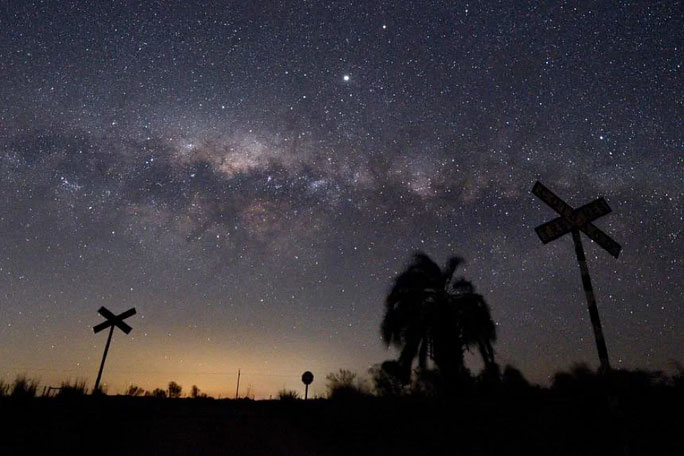 Ô nhiễm ánh sáng toàn cầu gia tăng khiến 50% số ngôi sao “biến mất”