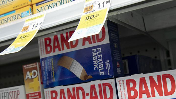  Những hộp Band-Aids tại nhà thuốc ở New York (Mỹ) năm 2020. 