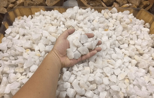 Vì sao đá thạch anh vụn thường dùng để rải mộ?