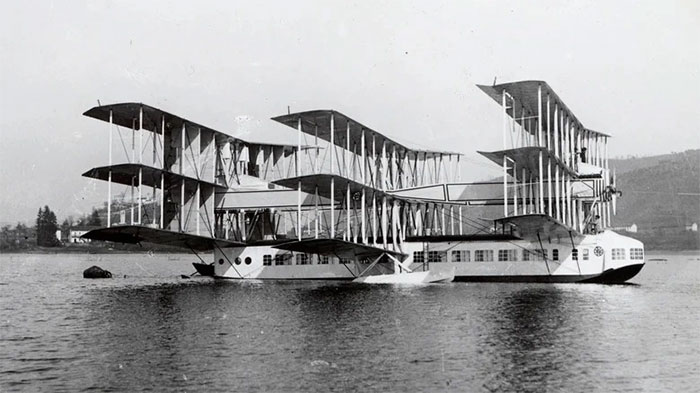 Chiếc máy bay 9 cánh kỳ dị này được thiết kế để băng qua Đại Tây Dương vào năm 1920