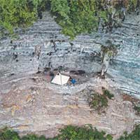 Vách đá trắng trên đèo Mã Pí Lèng: Có gì mà dân du lịch bụi gọi là "chỗ ngủ view ngàn sao"?