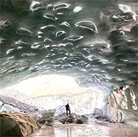 Phát hiện hang động băng lớn nhất Tây Tạng