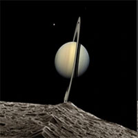 Tại sao có nhà khoa học nghi ngờ "dấu hàn" được tìm thấy trên bề mặt Iapetetus là một con tàu vũ trụ bị bỏ rơi?