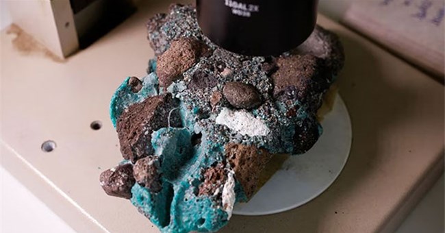 Tảng đá báo hiệu nỗi sợ hãi của con người đã trở thành sự thật