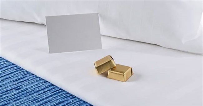 Bí mật viên kẹo socola đặt trên giường của khách sạn mỗi tối: Cách chiều "thượng đế" không phải dạng vừa