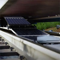 "Thảm" pin mặt trời đầu tiên trên đường sắt