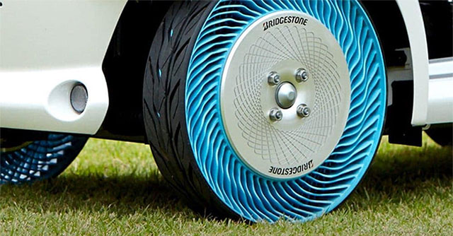Công ty Nhật Bản thử nghiệm lốp xe không cần bơm hơi