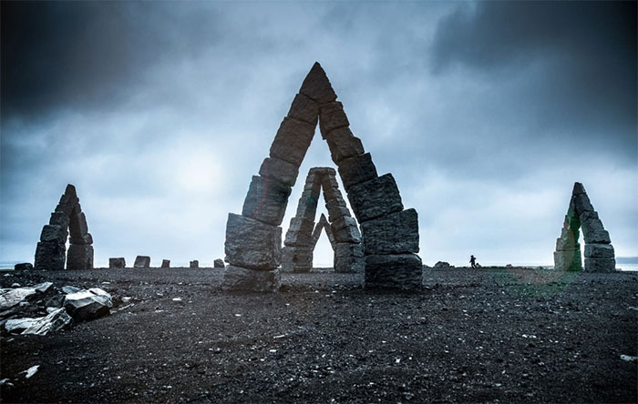 Tượng đài bằng đá bí ẩn ở Iceland