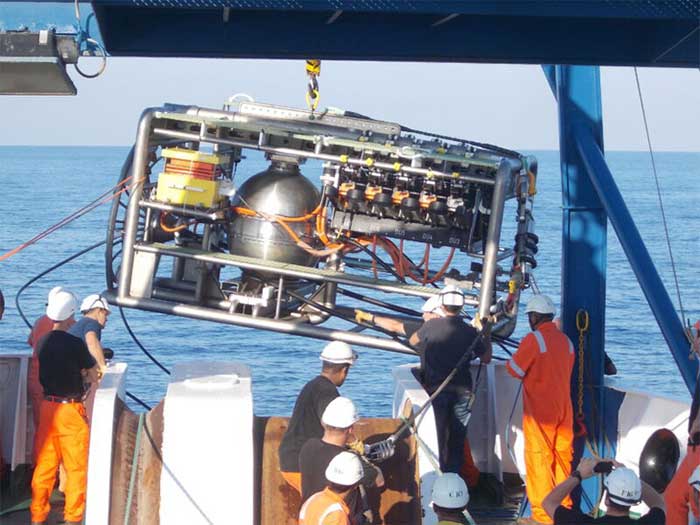 Khám phá phòng thí nghiệm sâu 2.500m dưới nước