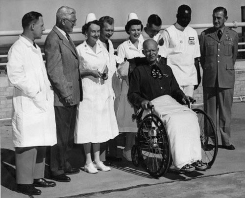 Tổng thống Mỹ Dwight Eisenhower sau khi xuất viện điều trị bệnh tim hồi tháng 9/1955.