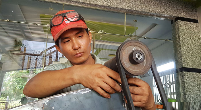 Máy hốt lúa của anh thợ cơ khí 