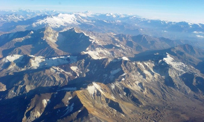 Andes là dãy núi dài nhất thế giới, kéo dài qua 7 nước. 
