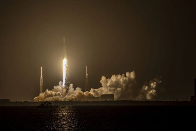 Tên lửa Falcon 9 của SpaceX mang theo tàu đổ bộ Hakuto-R rời khỏi Trái đất