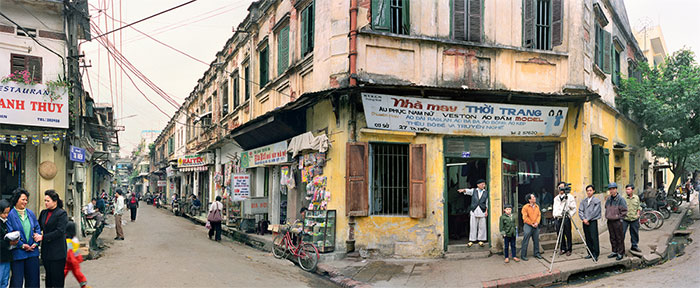 Khung cảnh số 27 phố Tạ Hiện năm 1999.
